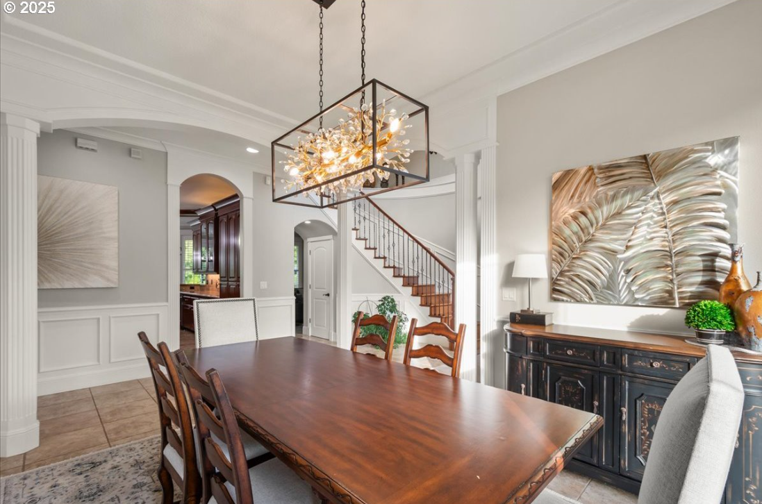 ONE ACRE ESTATE IN A GATED COMMUNITY!